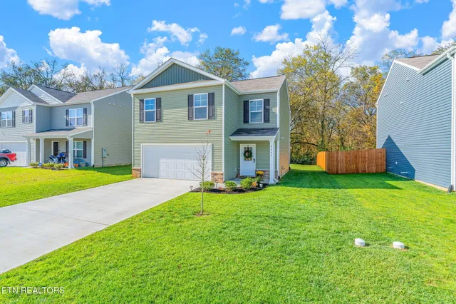 $295,500 | 9445 River Cane Road, Mascot, TN 37806