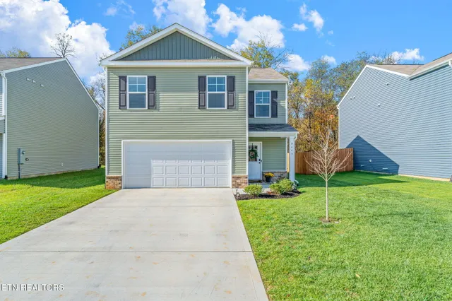 $295,500 | 9445 River Cane Road, Mascot, TN 37806