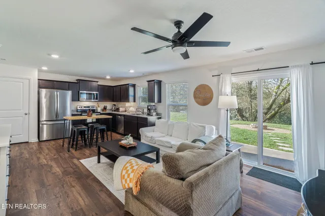 $295,500 | 9445 River Cane Road, Mascot, TN 37806