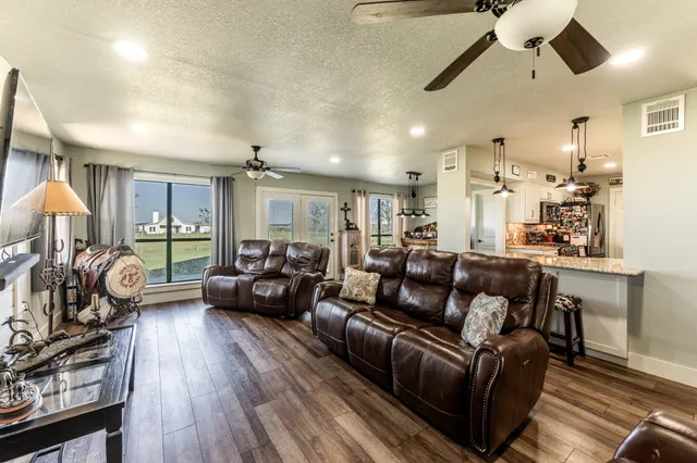 $700,000 | 145 Private Road 5749, Groesbeck, TX 76642