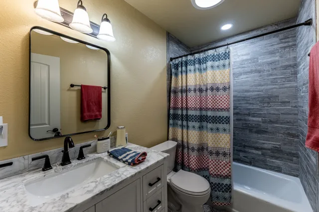 $700,000 | 145 Private Road 5749, Groesbeck, TX 76642