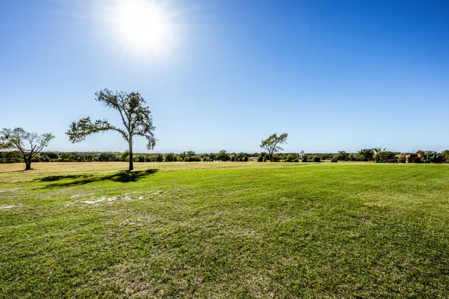 $700,000 | 145 Private Road 5749, Groesbeck, TX 76642