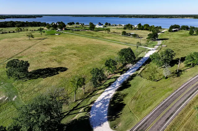 $700,000 | 145 Private Road 5749, Groesbeck, TX 76642