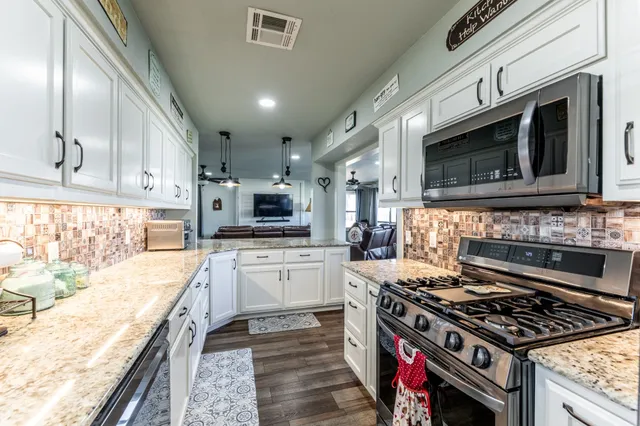 $700,000 | 145 Private Road 5749, Groesbeck, TX 76642