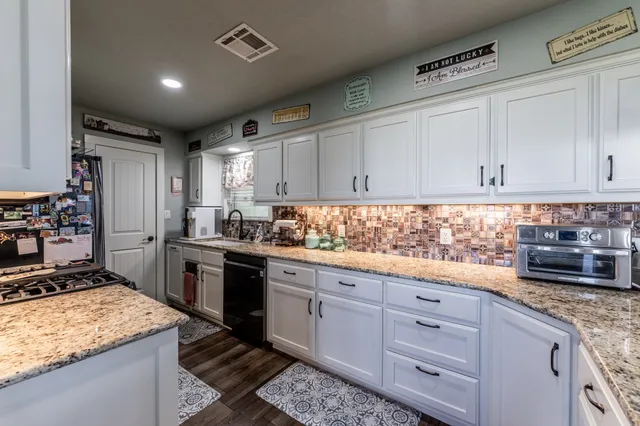 $700,000 | 145 Private Road 5749, Groesbeck, TX 76642