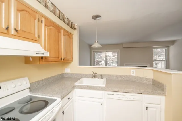 $290,000 | 5 Rushmore Lane, Unit 5, Hackettstown, NJ 07840