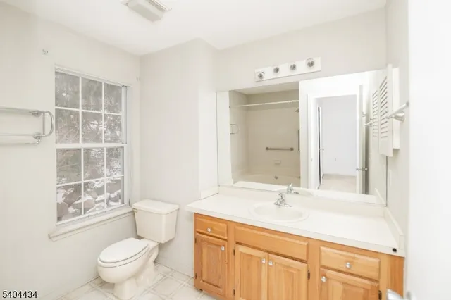 $290,000 | 5 Rushmore Lane, Unit 5, Hackettstown, NJ 07840