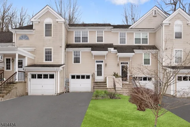 $290,000 | 5 Rushmore Lane, Unit 5, Hackettstown, NJ 07840