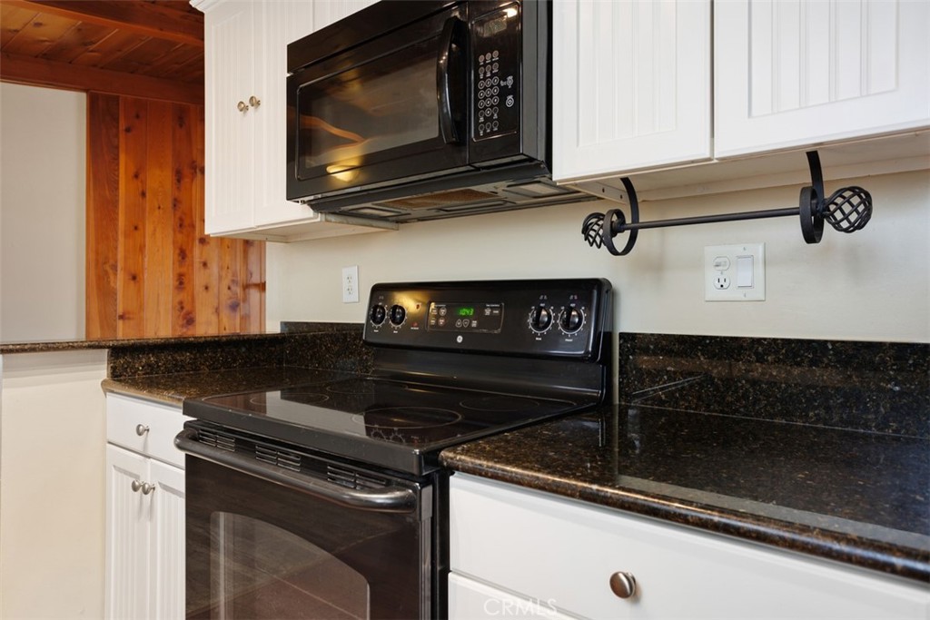 1710 Valley Place Carlsbad, CA 92008 - Photo 15 of 31