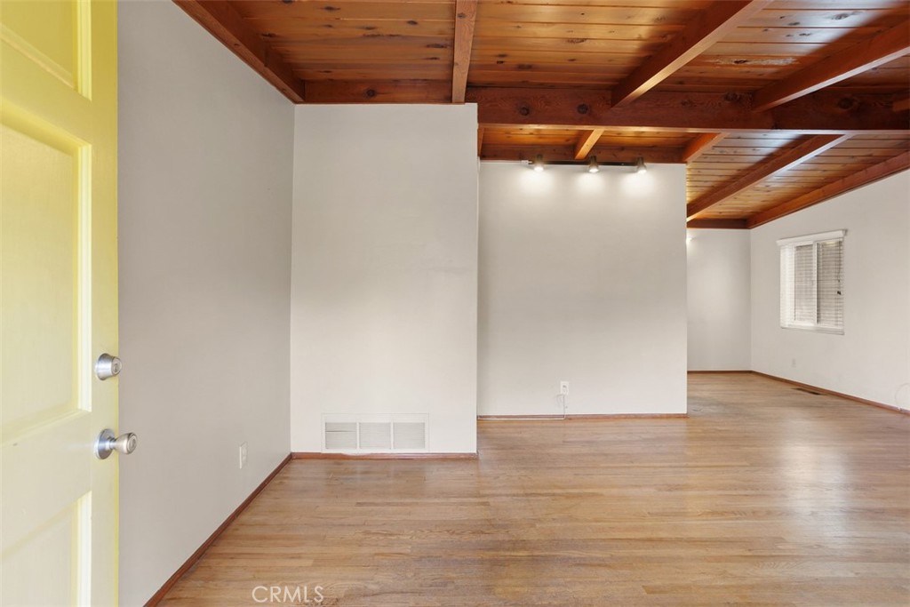 1710 Valley Place Carlsbad, CA 92008 - Photo 5 of 31