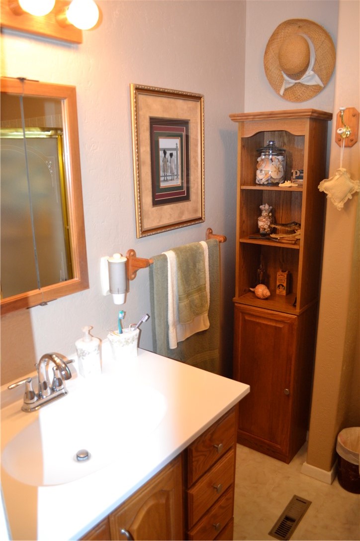 833 Dewitt Road Webster, NY 14580 - Photo 17 of 20 Bathroom