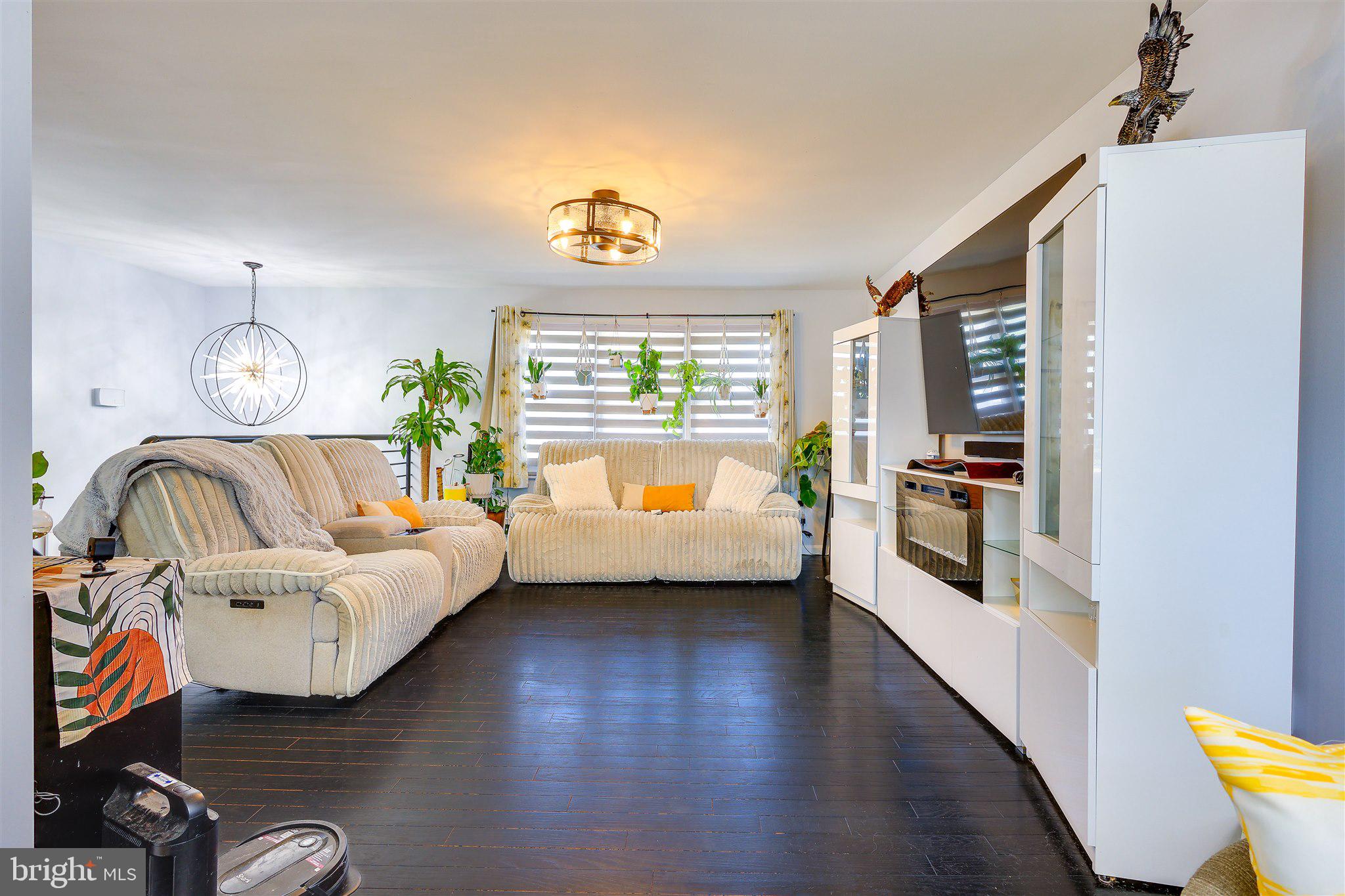 129 Michigan Road Pennsville, NJ 08070 - Photo 7 of 25 Bright and inviting living space.