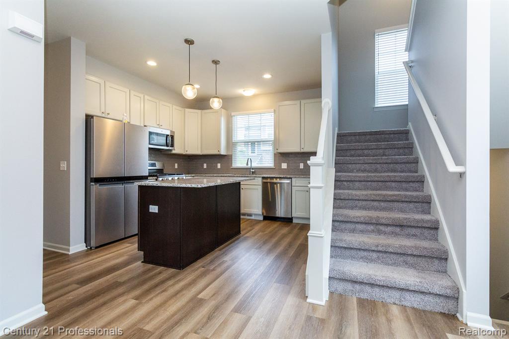 4931 Treeside Lane Troy, MI 48098 - Photo 9 of 32