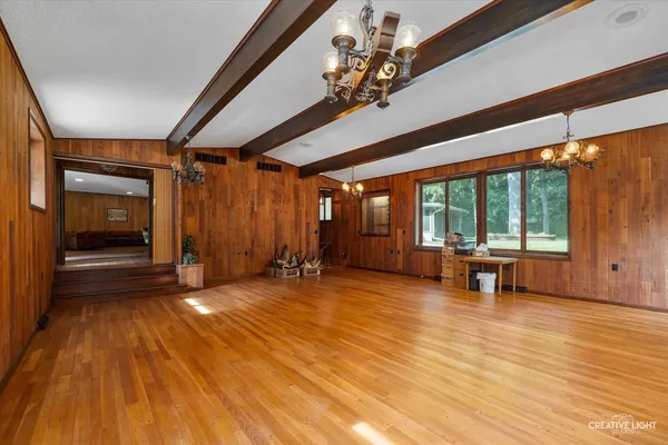 a view of a livingroom with hardwood floor and a ceiling fan