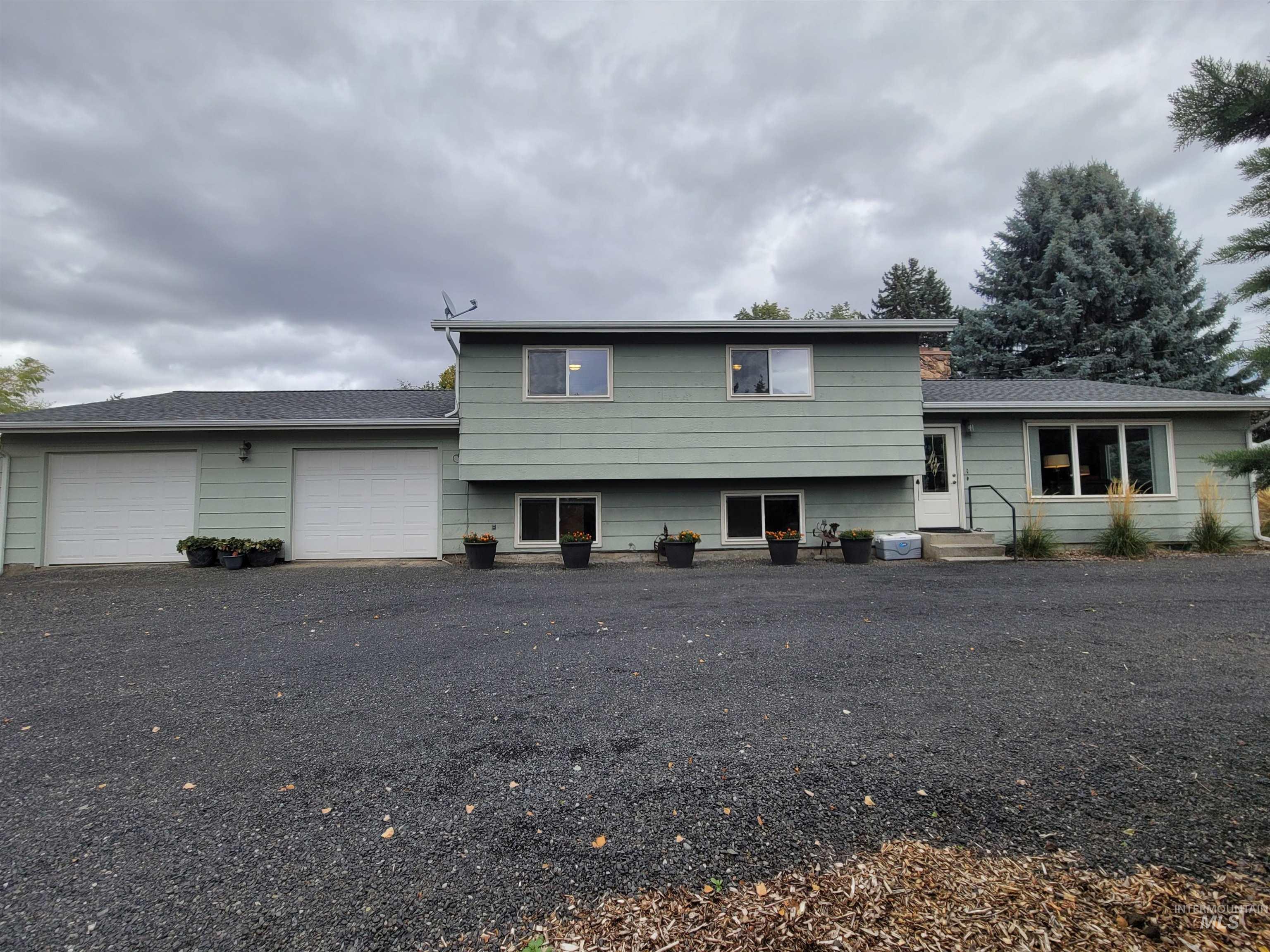 1927 Powers Avenue Lewiston, ID 83501 - Photo 1 of 46
