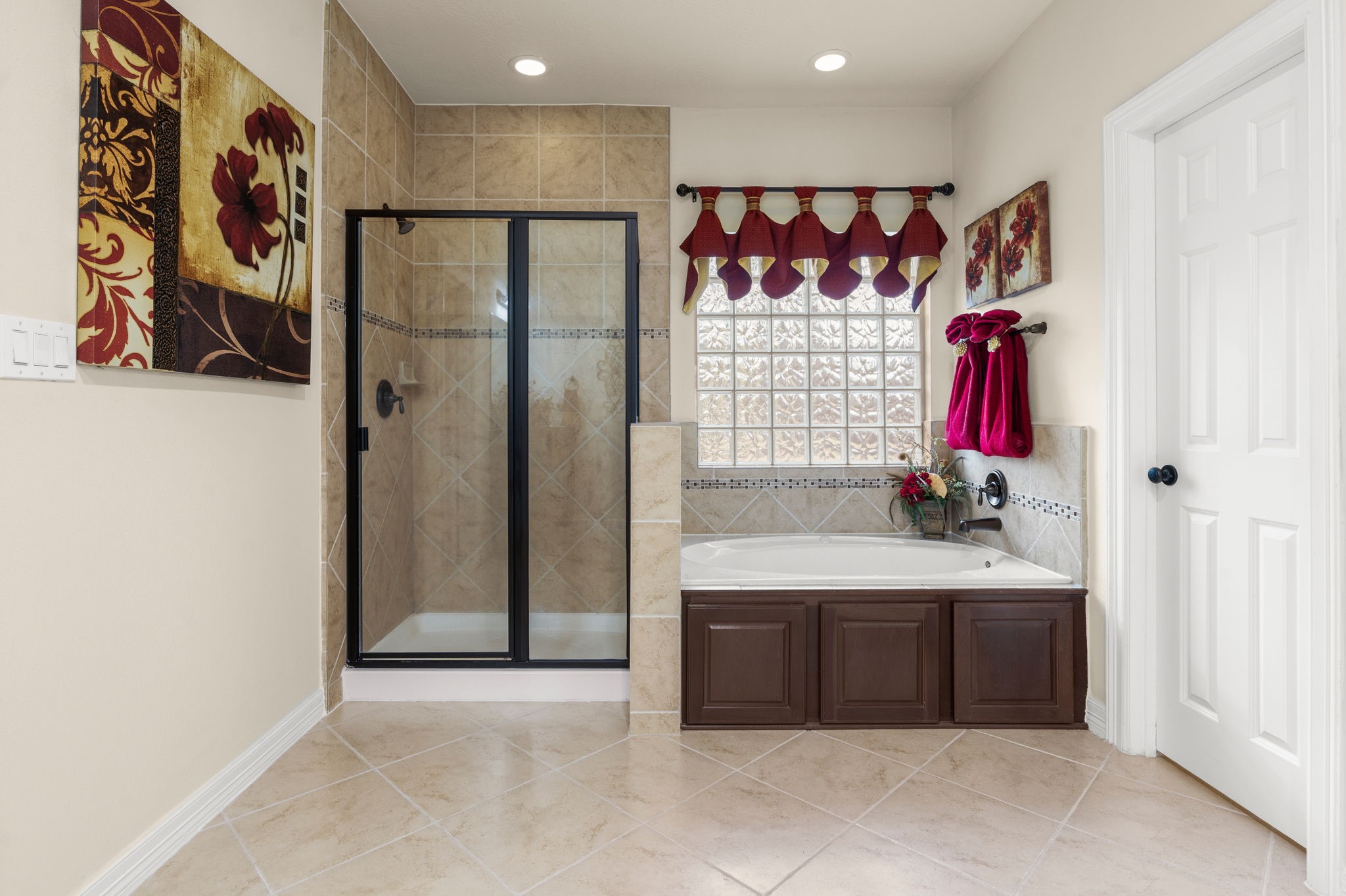 28503 Riverside Crest Lane Houston, TX 77336 - Photo 26 of 50 Separate shower and jetted tub.