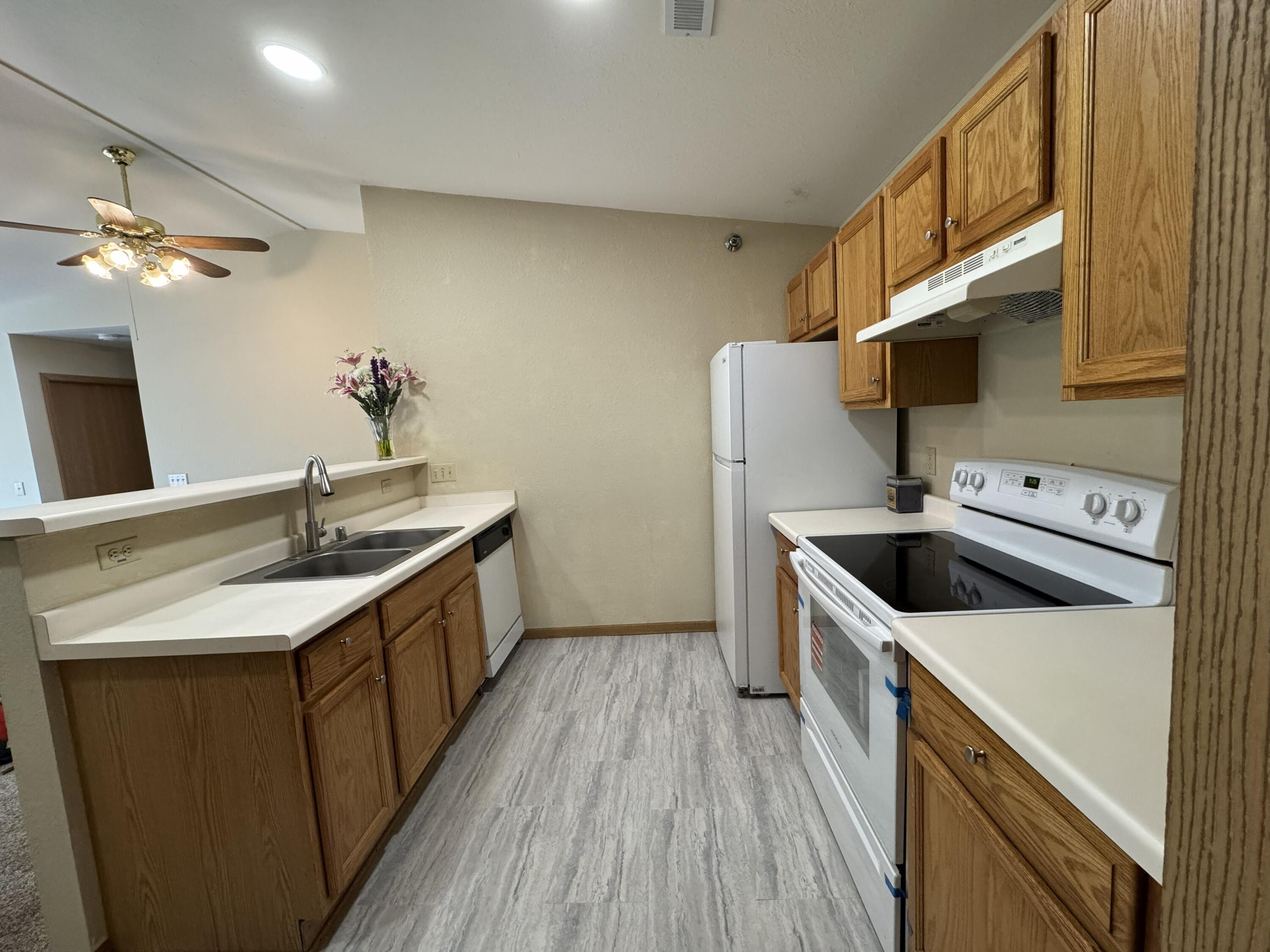 8055 Lexington Place, Unit 12 Pleasant Prairie, WI 53158 - Photo 20 of 22 kitchen-4