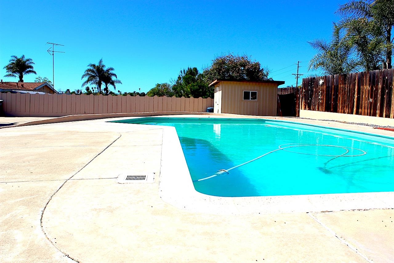 1131 Bluegrass Road Vista, CA 92083 - Photo 3 of 25