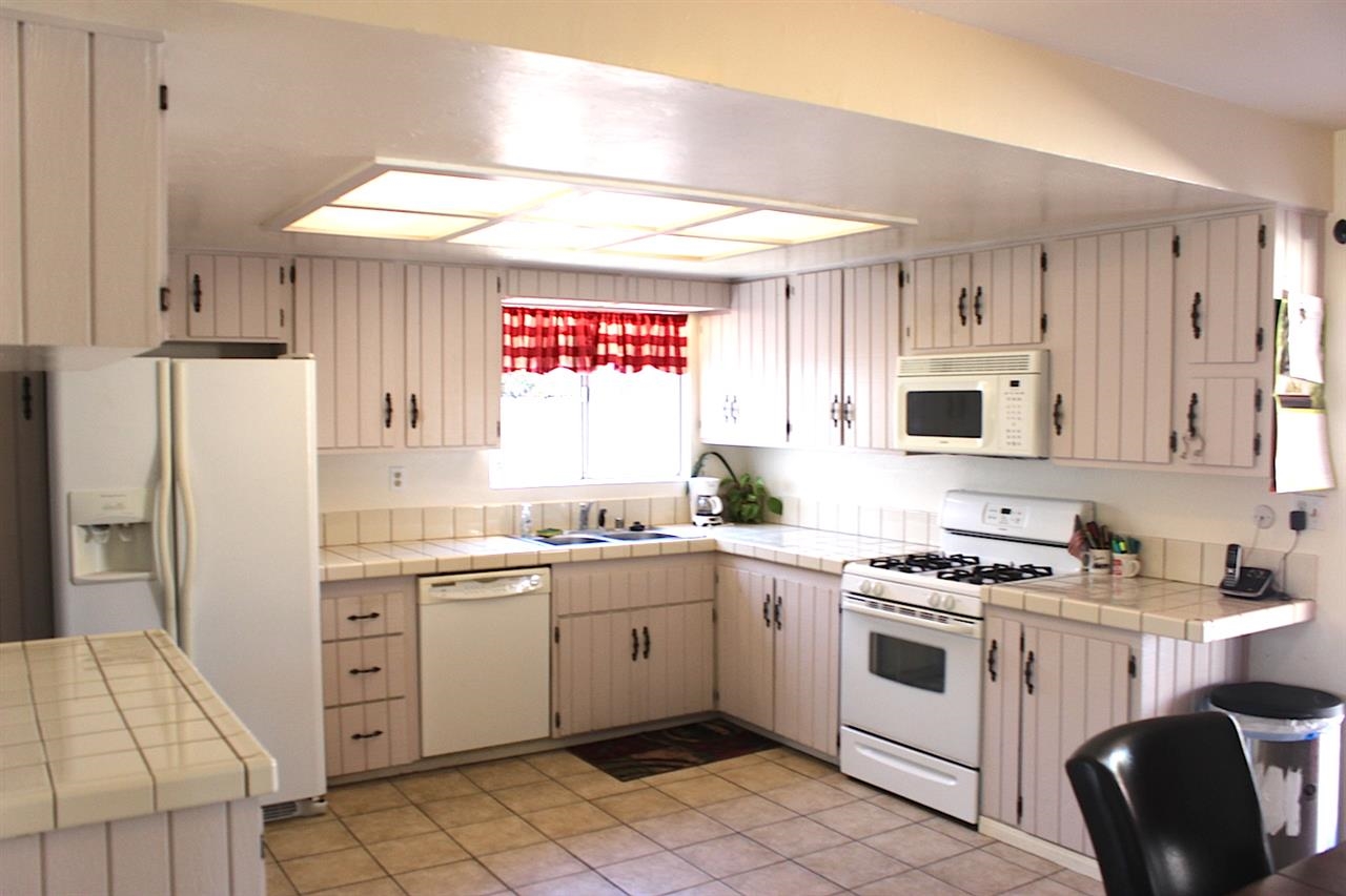 1131 Bluegrass Road Vista, CA 92083 - Photo 10 of 25