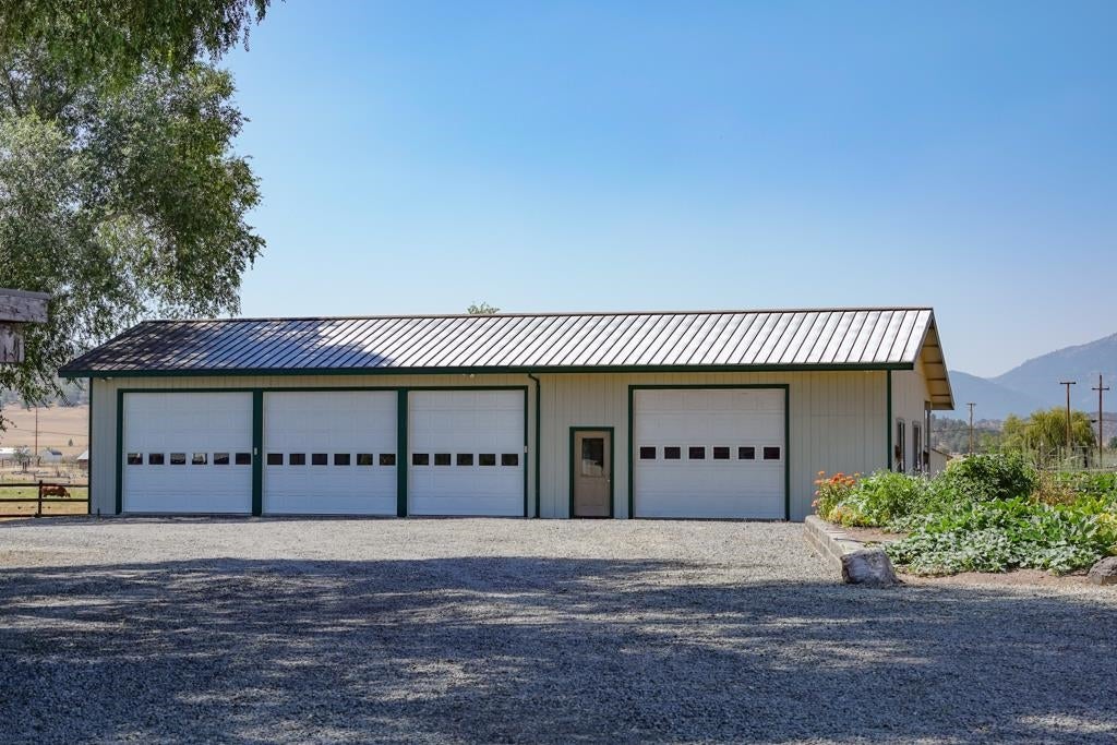 4721 Oberlin Road Montague, CA 96064 - Photo 4 of 27 Gallery Image 4