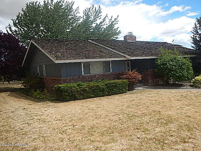 505 Bittner Road Yakima, WA 98901 - Photo 1 of 14 a front view of a house with a yard