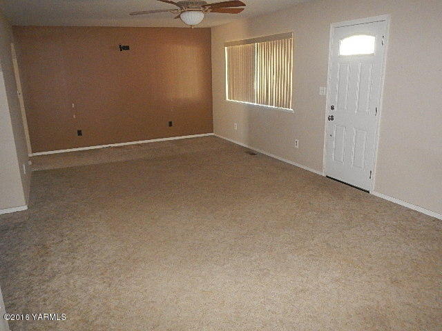 505 Bittner Road Yakima, WA 98901 - Photo 11 of 14 an empty room with windows
