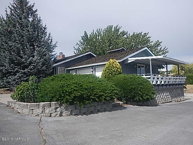 505 Bittner Road Yakima, WA 98901 - Photo 14 of 14 a front view of a house with a garden