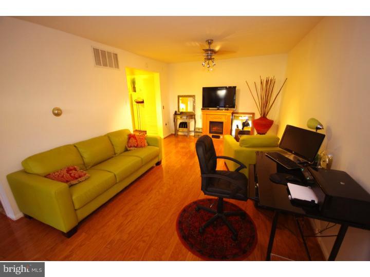 116 Bancroft Road Lansdale, PA 19446 - Photo 2 of 14 Living Room