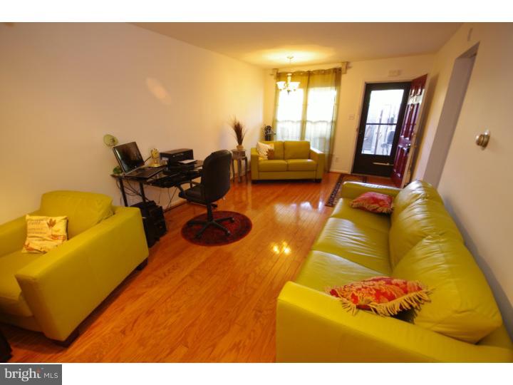 116 Bancroft Road Lansdale, PA 19446 - Photo 3 of 14 Living Room
