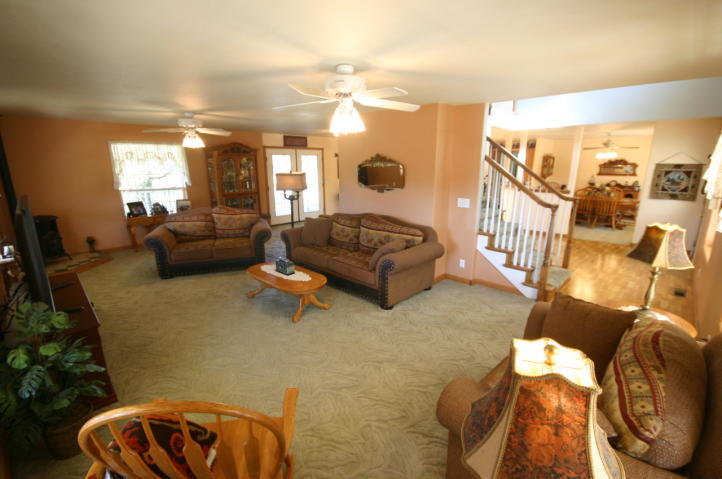 6016 Placer Road Igo, CA 96047 - Photo 17 of 23 Living area