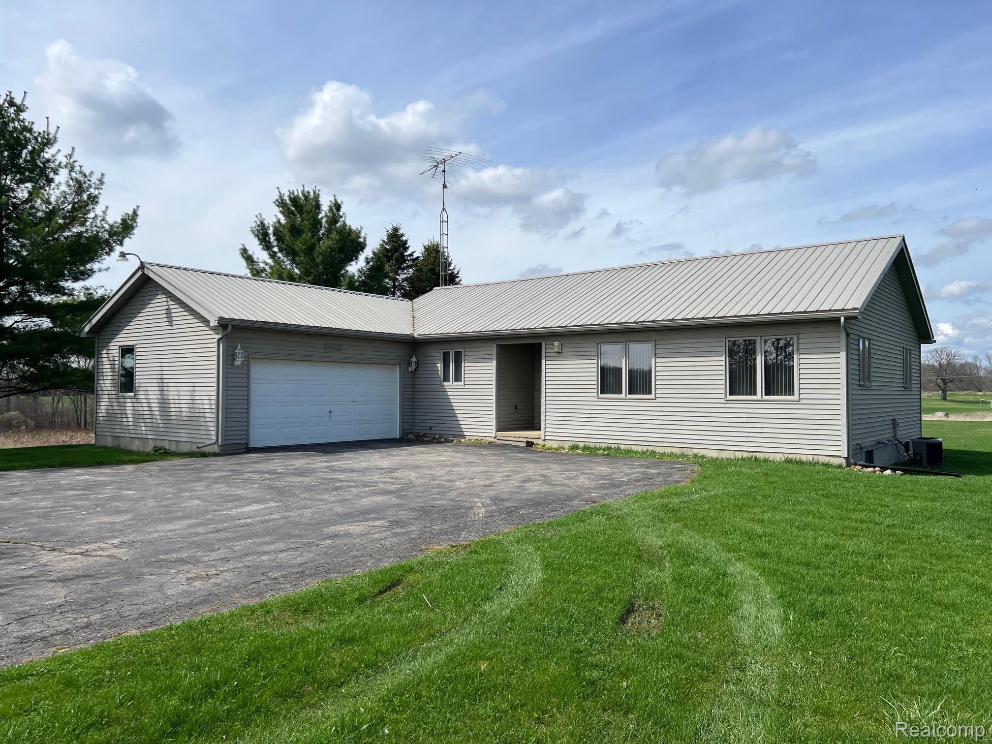 4198 McDowell Road Lapeer, MI 48446 - Photo 3 of 33 IMG_3530.jpeg