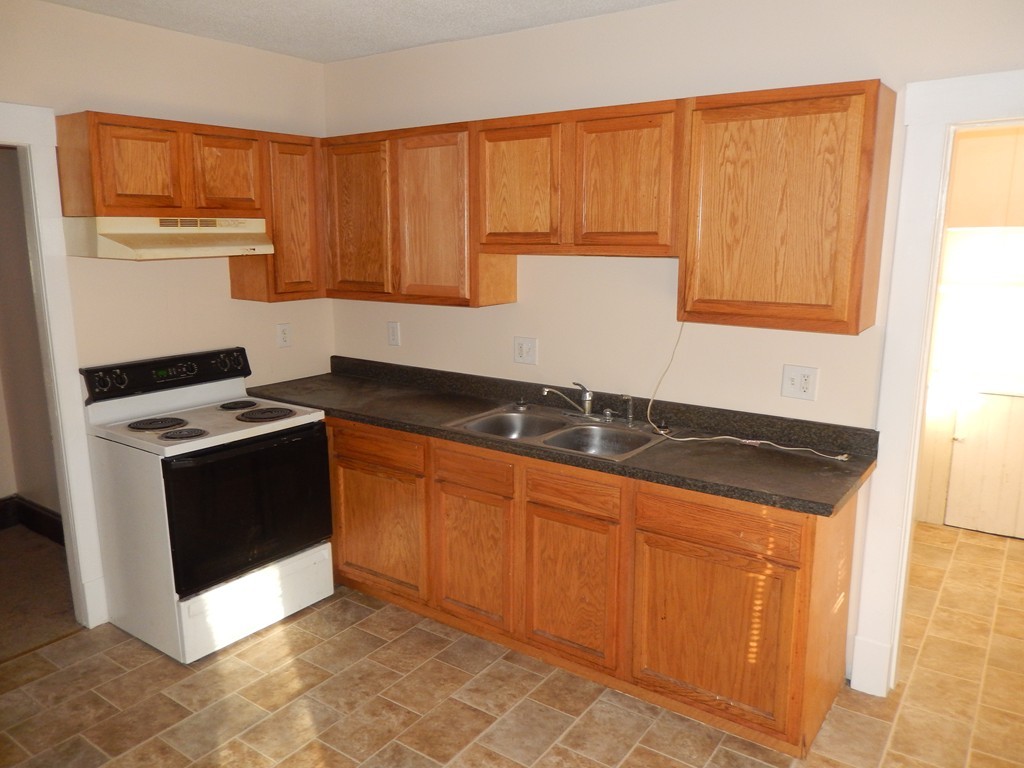 7 Monmouth Street Springfield, MA 01109 - Photo 3 of 24 Gallery Image 3
