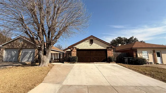 $1,950 | 6841 Ashbury Drive, Fort Worth, TX 76133