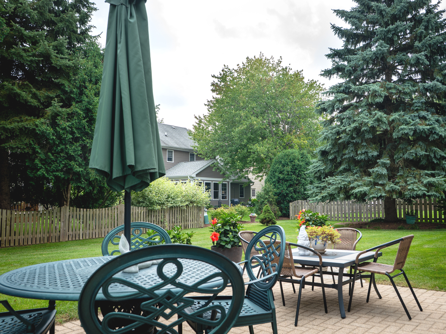 1525 Forest Ridge Road St. Charles, IL 60174 - Photo 15 of 17 an outdoor space with furniture