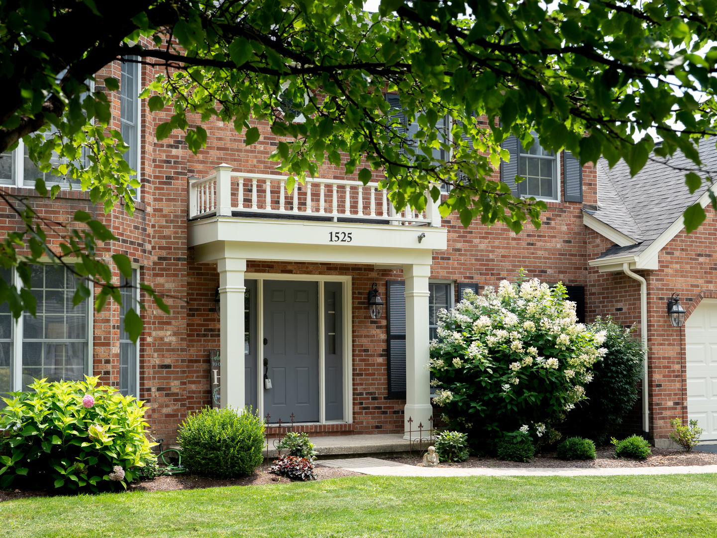 1525 Forest Ridge Road St. Charles, IL 60174 - Photo 3 of 17 a front view of a house with garden