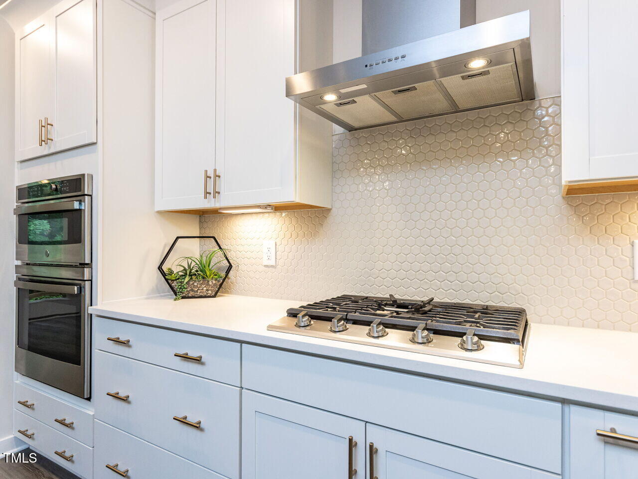 2008 Van Hook Lane Apex, NC 27502 - Photo 5 of 34 Gourmet Gas Cooktop