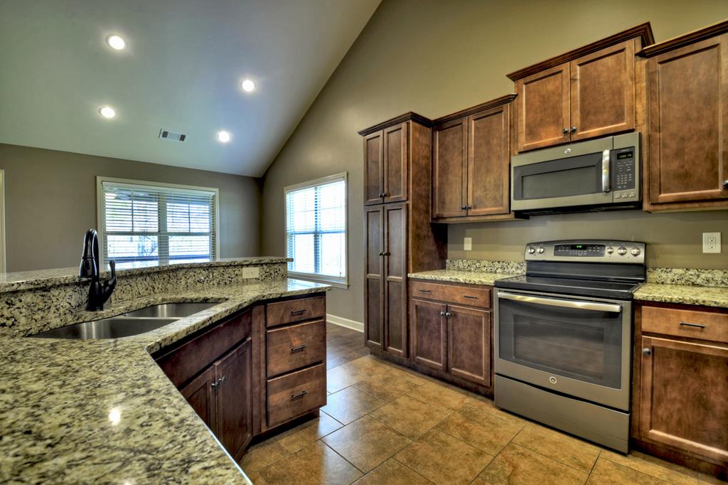 110 Lindsey Lane Blue Ridge, GA 30513 - Photo 7 of 32 Gallery Image 7