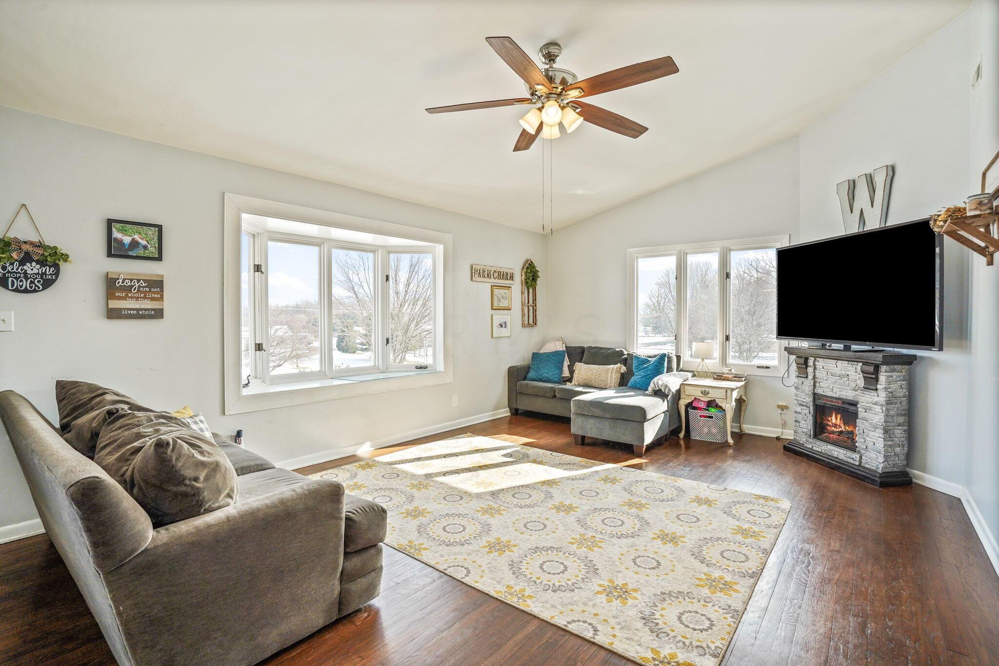 8661 Croton Road Johnstown, OH 43031 - Photo 4 of 23 Living Room w/ original hardwood
