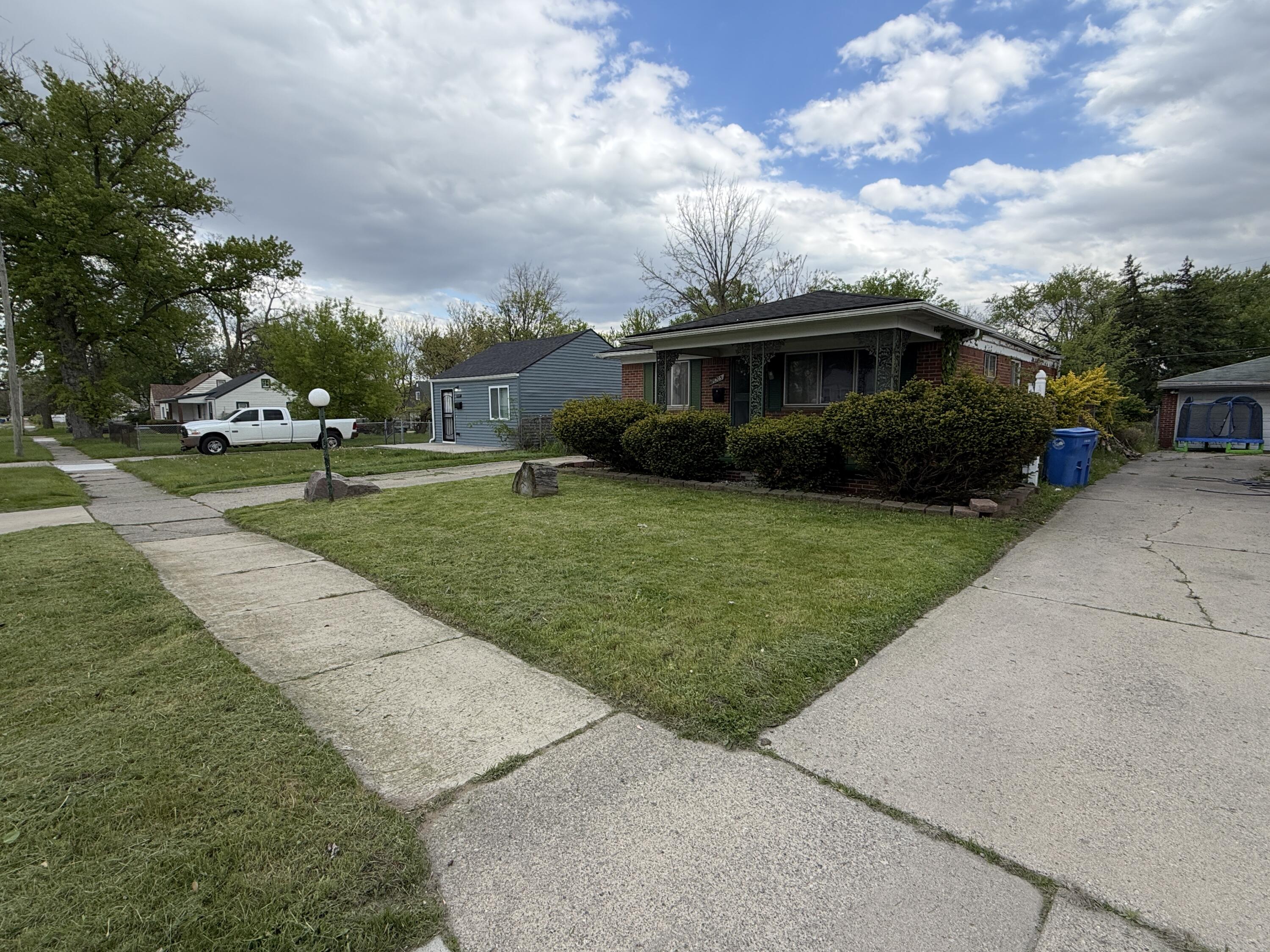 26703 Norfolk Street Inkster, MI 48141 - Photo 2 of 14 left side