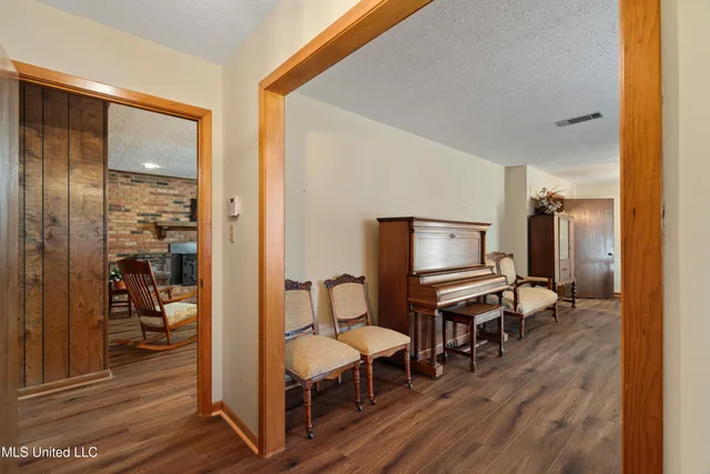 $220,000 | 1637 Lake Lincoln Drive Northeast, Brookhaven, MS 39601