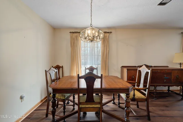 $220,000 | 1637 Lake Lincoln Drive Northeast, Brookhaven, MS 39601