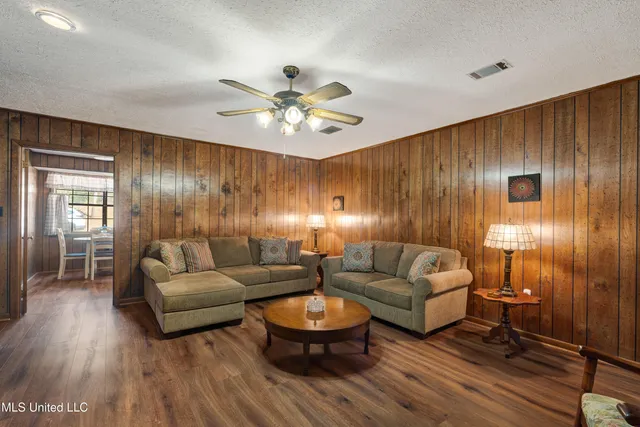 $220,000 | 1637 Lake Lincoln Drive Northeast, Brookhaven, MS 39601