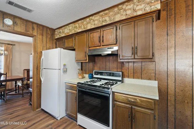 $220,000 | 1637 Lake Lincoln Drive Northeast, Brookhaven, MS 39601