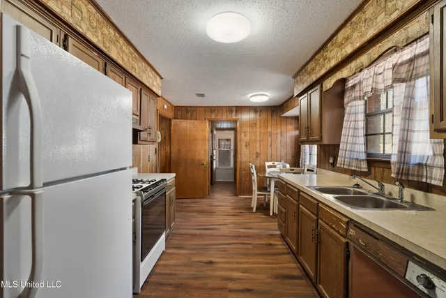 $220,000 | 1637 Lake Lincoln Drive Northeast, Brookhaven, MS 39601