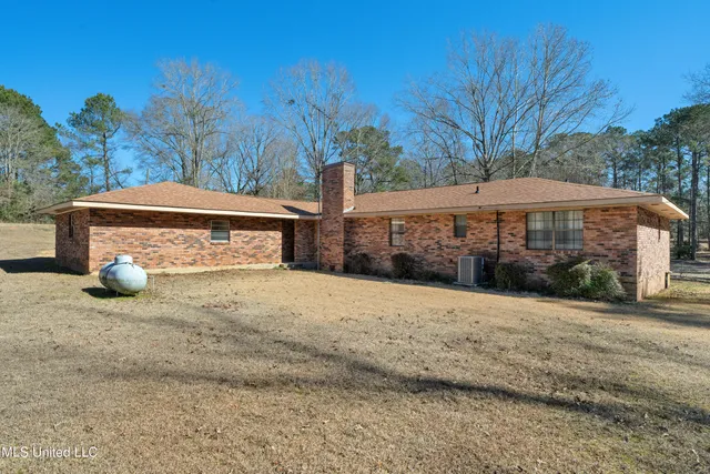$220,000 | 1637 Lake Lincoln Drive Northeast, Brookhaven, MS 39601