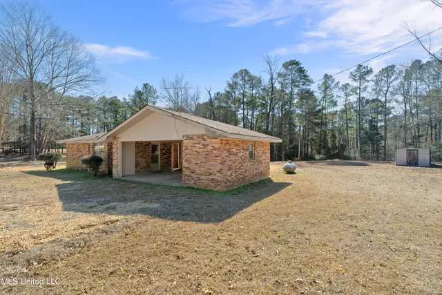 $220,000 | 1637 Lake Lincoln Drive Northeast, Brookhaven, MS 39601