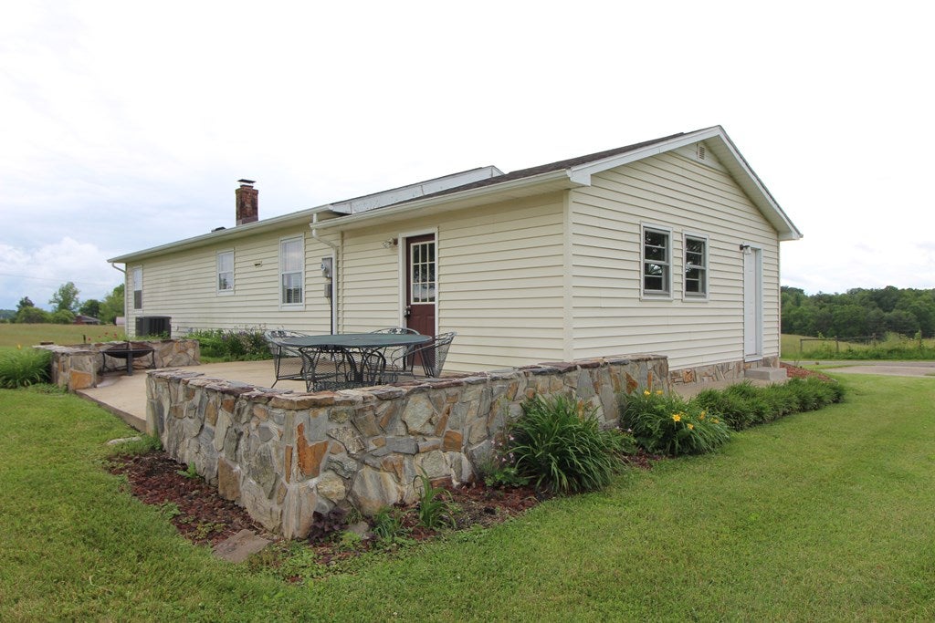714 Providence Road Fries, VA 24330 - Photo 5 of 75 Gallery Image 5