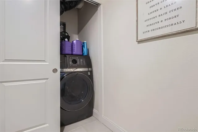 a close up view of a washer and dryer
