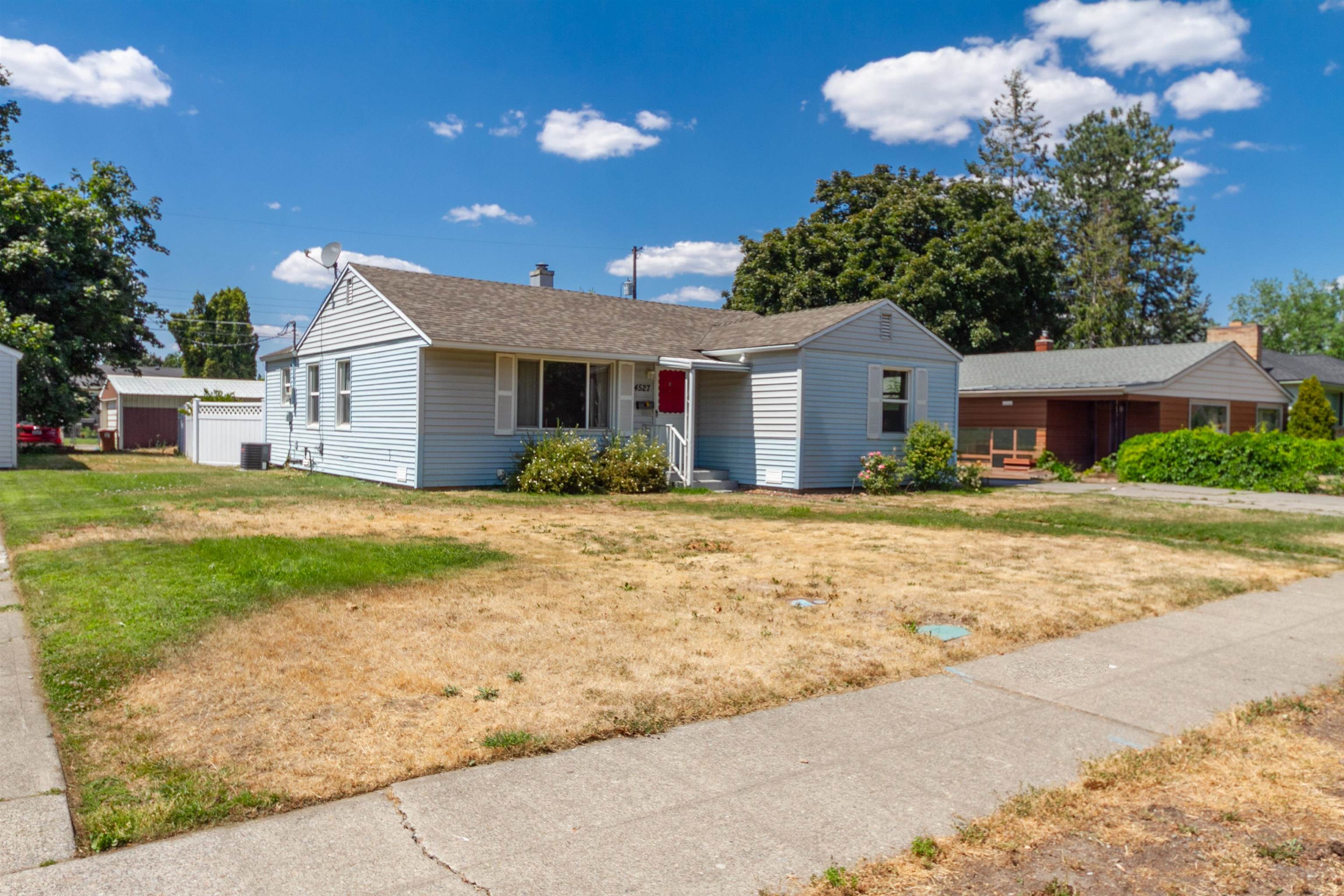 4527 North Rustle Street Spokane, WA 99205 - Photo 4 of 32