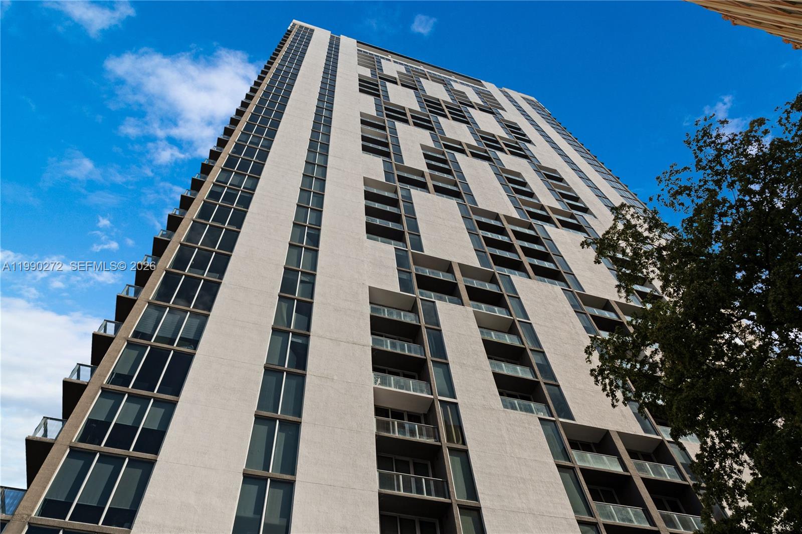 151 Southeast 1st Street, Unit 2802 Miami, FL 33131 - Photo 29 of 31 front view of a building